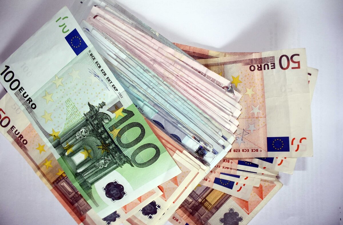 Cần có giấy tờ chứng minh tài chính thăm thân