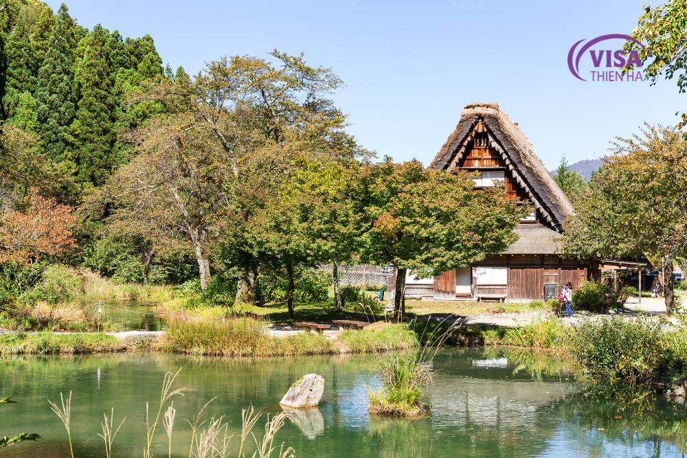 Tham quan ngôi làng cổ Shirakawa-go